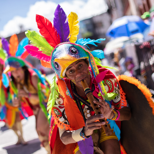 Colombien en tenue de festival 