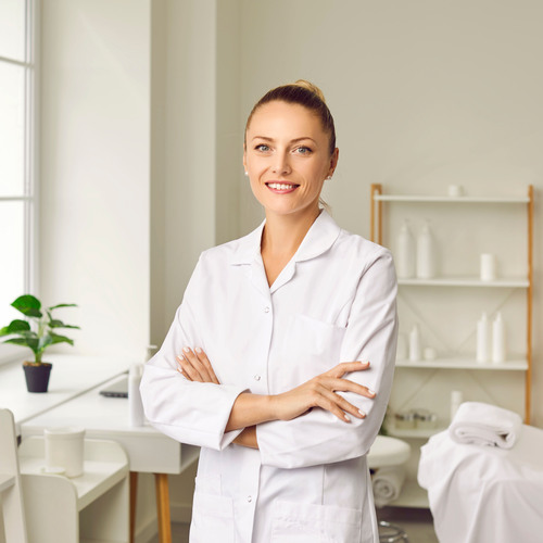 Esthéticienne à son cabinet