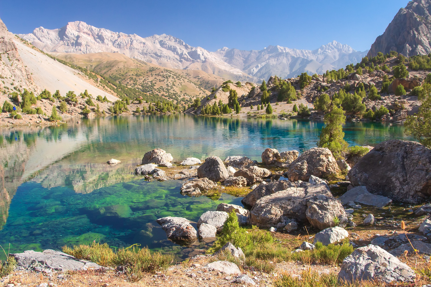 Красивые места таджикистана. Фанские горы озеро пиала. Фанские горы озеро Алаудин. Алаудинские озера Таджикистан. Фанские горы Таджикистан.