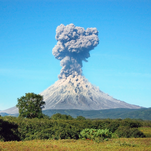 Eruption d'un volcan ...
